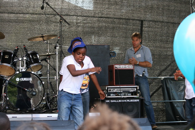 gal/2010/2010 Saitentwist Essen Original Moderation und Kinderbuehne 11.09/2010 Saitentwist 11.09. Moderation Essen Original HIrschlandplat 126.jpg